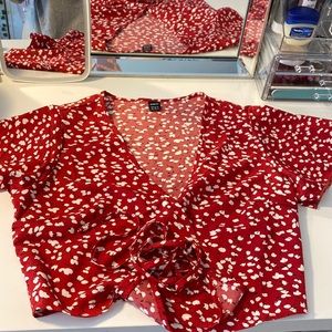 a floral medium length top, size medium